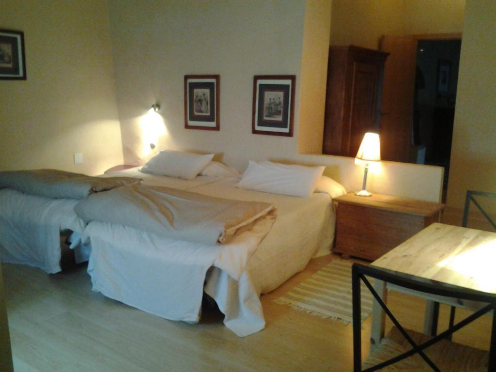 La Cantarera Guest House Herguijuela Room photo